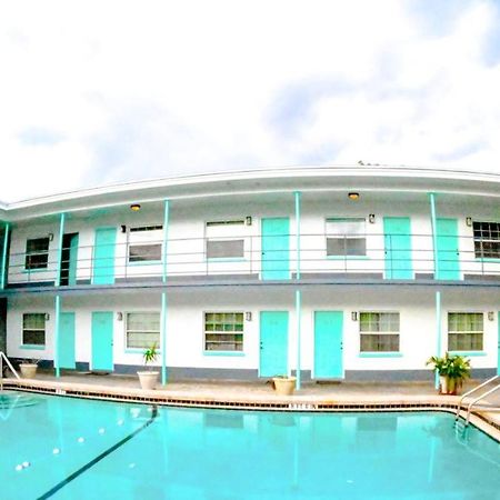 Uptown Inn & Suites St. Petersburg Esterno foto