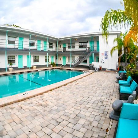 Uptown Inn & Suites St. Petersburg Esterno foto