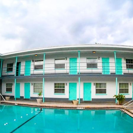 Uptown Inn & Suites St. Petersburg Esterno foto