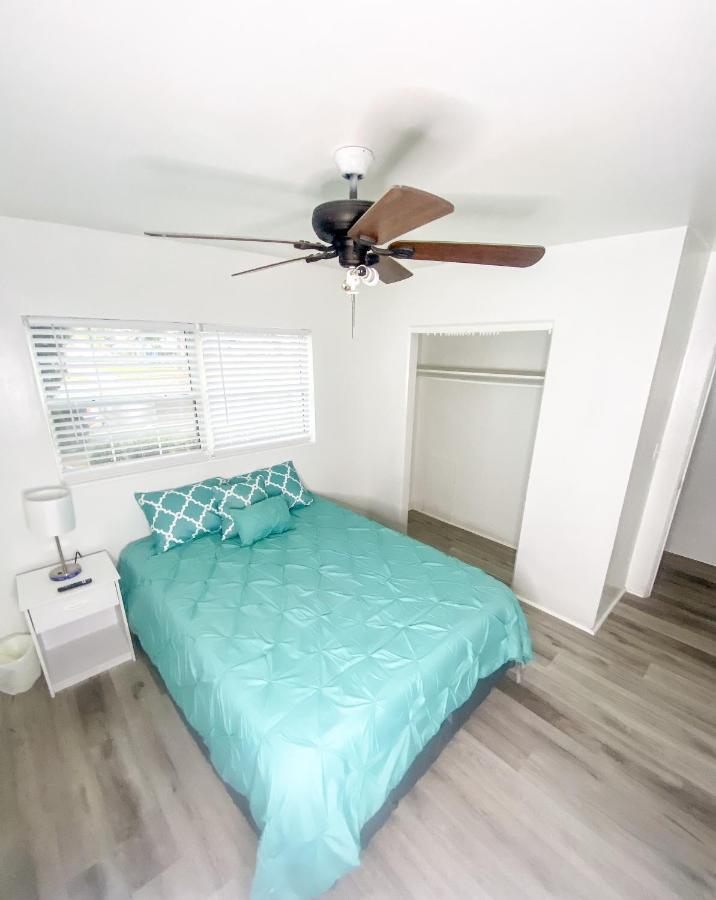 Uptown Inn & Suites St. Petersburg Esterno foto