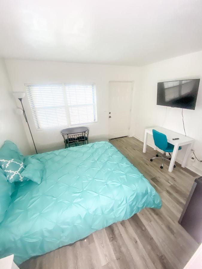 Uptown Inn & Suites St. Petersburg Esterno foto