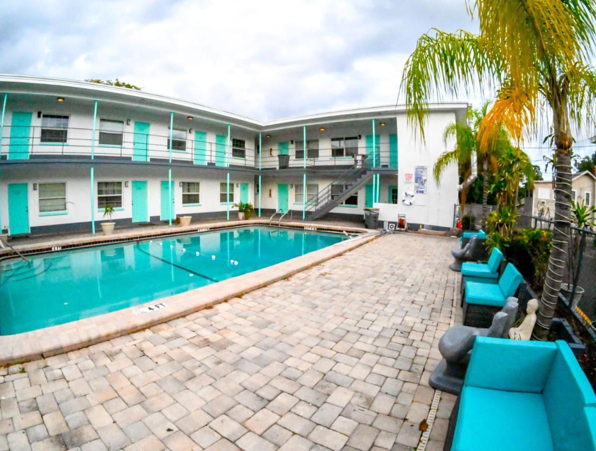 Uptown Inn & Suites St. Petersburg Esterno foto