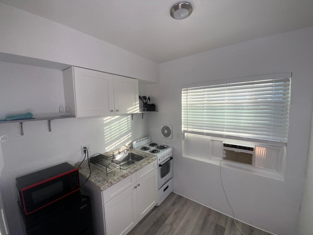 Uptown Inn & Suites St. Petersburg Esterno foto