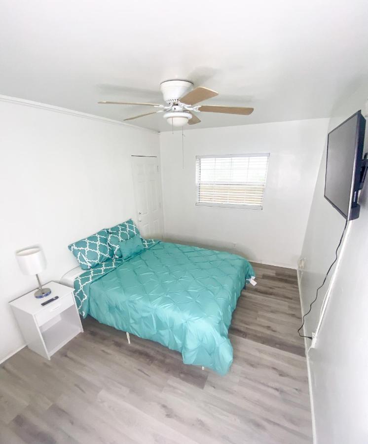 Uptown Inn & Suites St. Petersburg Esterno foto