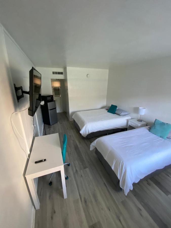 Uptown Inn & Suites St. Petersburg Esterno foto