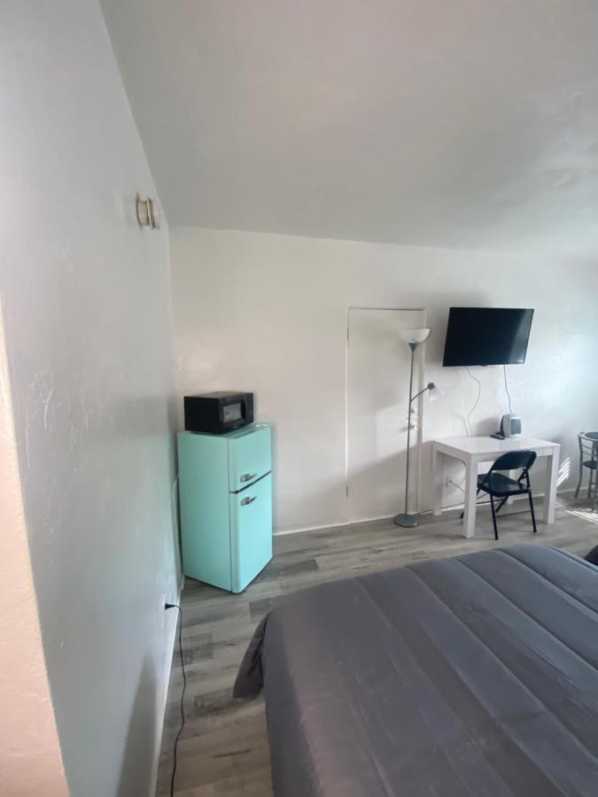 Uptown Inn & Suites St. Petersburg Esterno foto
