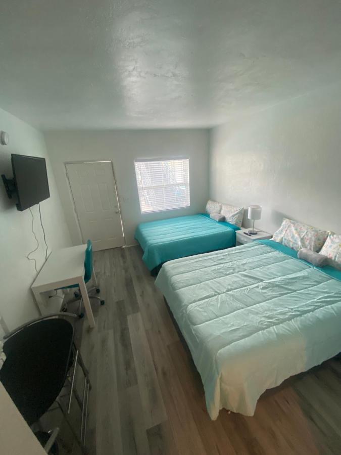 Uptown Inn & Suites St. Petersburg Esterno foto