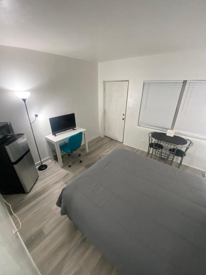 Uptown Inn & Suites St. Petersburg Esterno foto