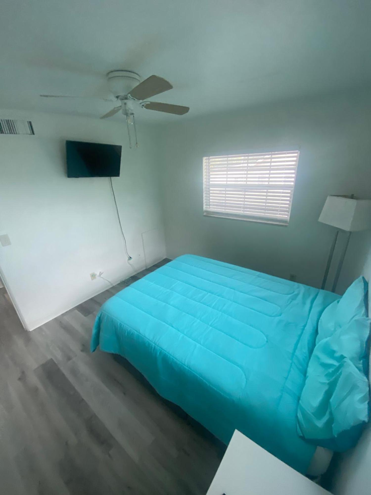 Uptown Inn & Suites St. Petersburg Esterno foto